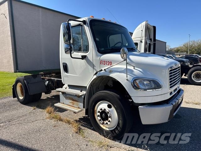 Freightliner M2 Тягачі