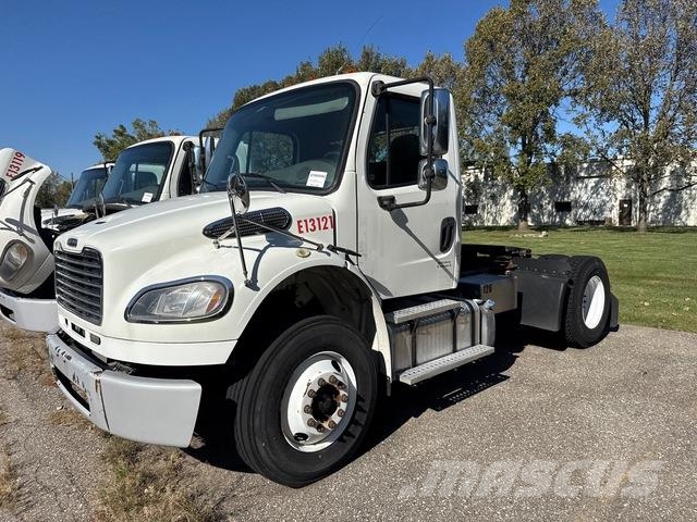 Freightliner M2 Тягачі