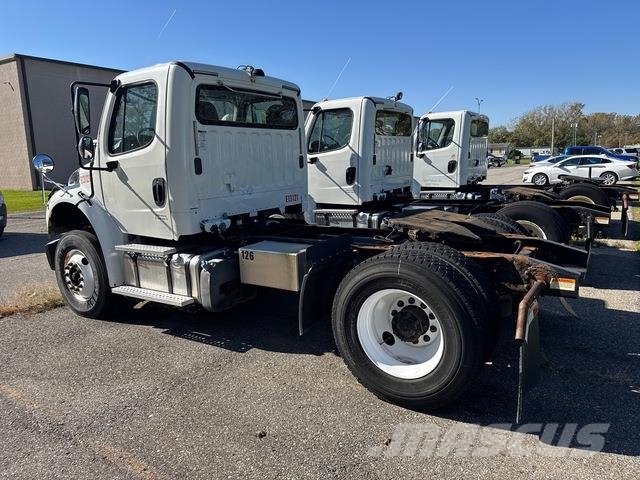Freightliner M2 Тягачі