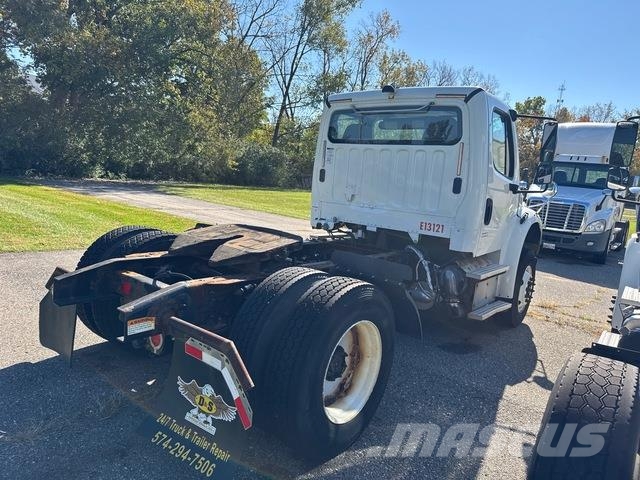 Freightliner M2 Тягачі