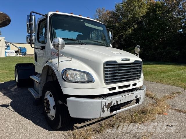 Freightliner M2 Тягачі