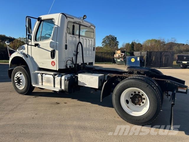 Freightliner M2 Тягачі