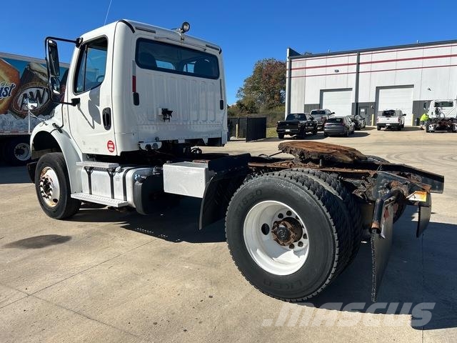 Freightliner M2 Тягачі