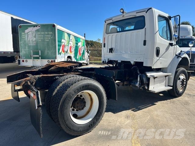 Freightliner M2 Тягачі
