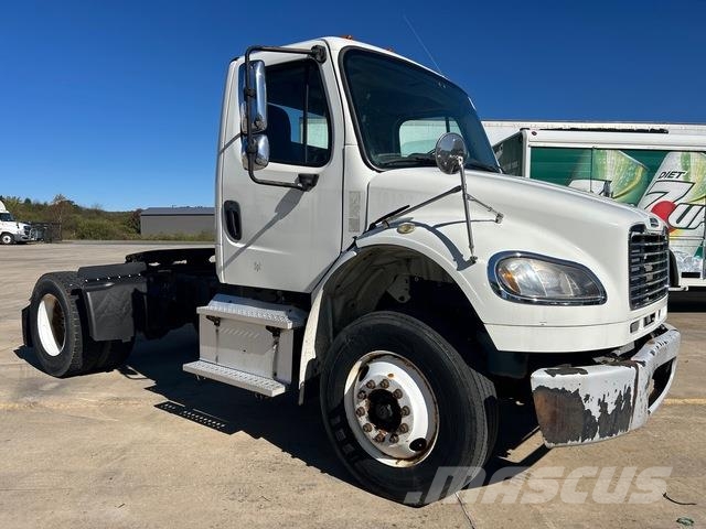 Freightliner M2 Тягачі