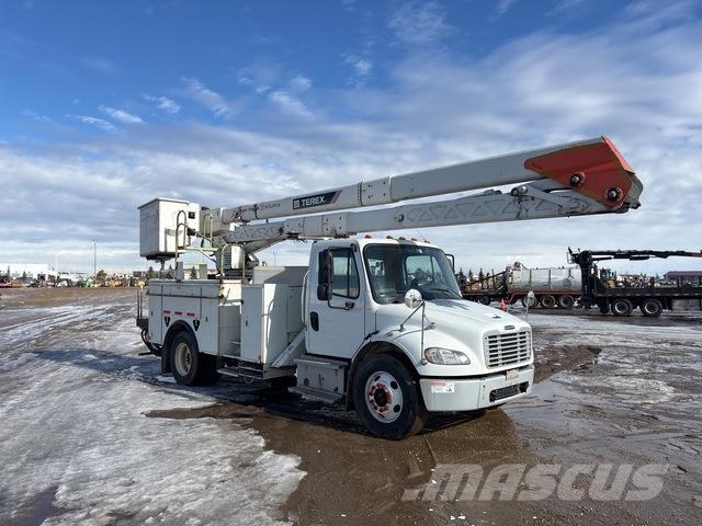 Freightliner M2 106 トラック高所作業車