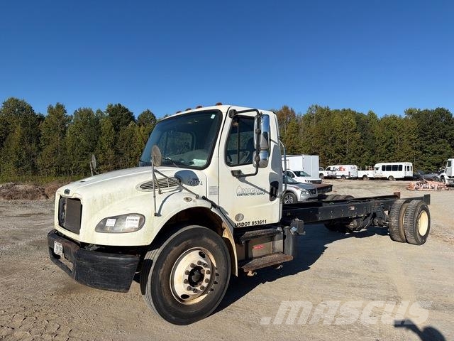 Freightliner M2 106 Kabine i unutrašnjost
