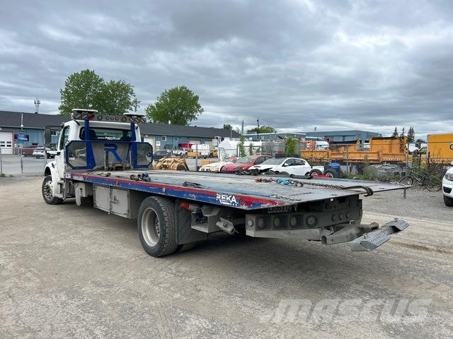 Freightliner M2 106 회수 차량