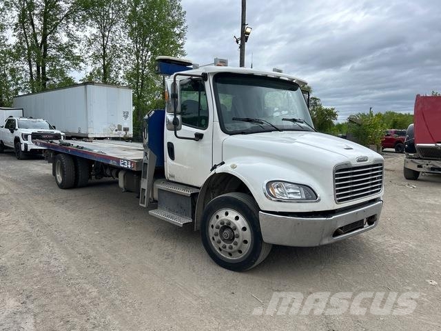 Freightliner M2 106 회수 차량