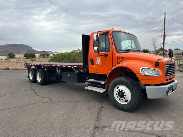 Freightliner M2 106 Pritschenwagen/Pritschenwagen mit Seitenklappe
