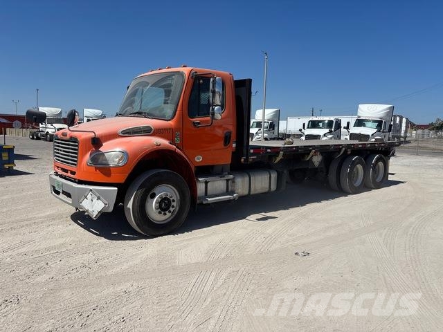 Freightliner M2 106 Pritschenwagen/Pritschenwagen mit Seitenklappe