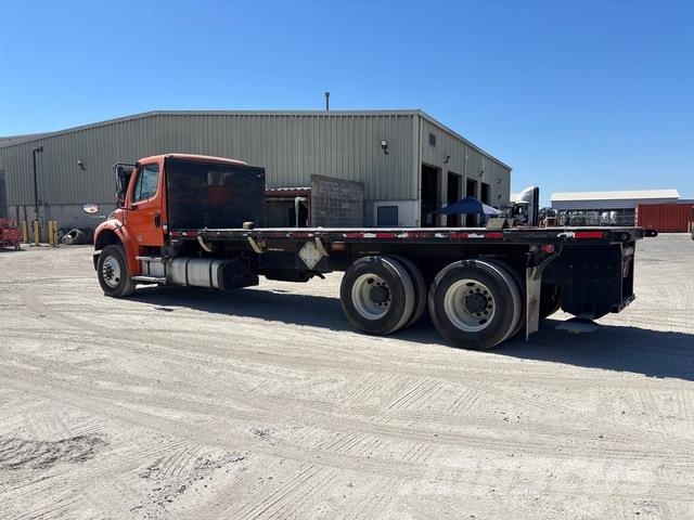 Freightliner M2 106 Pritschenwagen/Pritschenwagen mit Seitenklappe