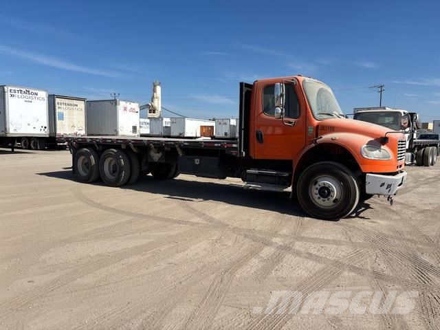 Freightliner M2 106 Pritschenwagen/Pritschenwagen mit Seitenklappe