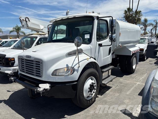 Freightliner M2 106 Vesisäiliöautot