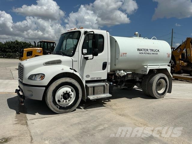 Freightliner M2 106 صهاريج مياه