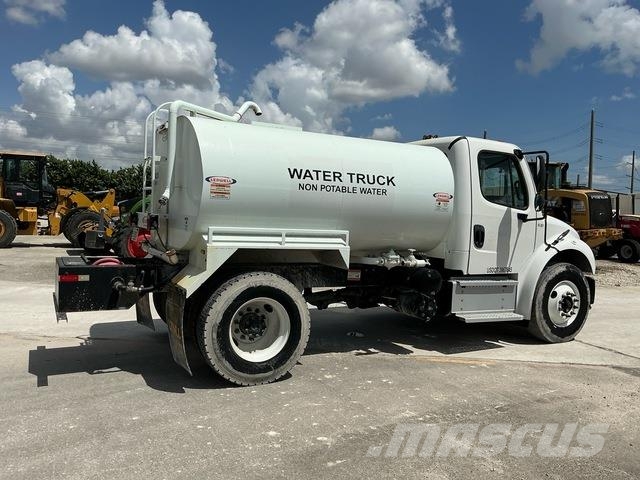Freightliner M2 106 Kamioni za vodu