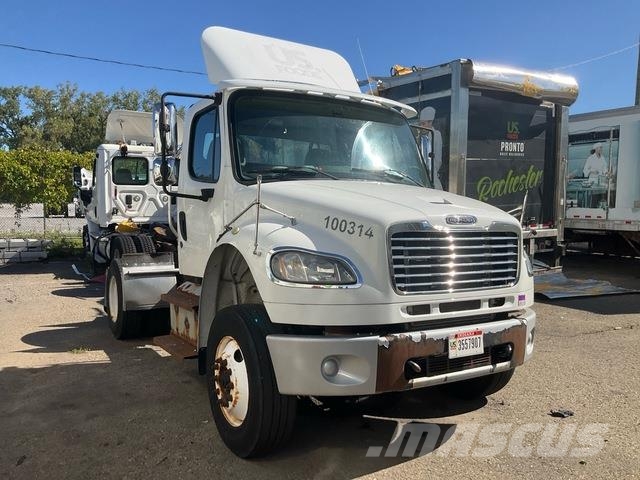 Freightliner M2 106 Tegljači