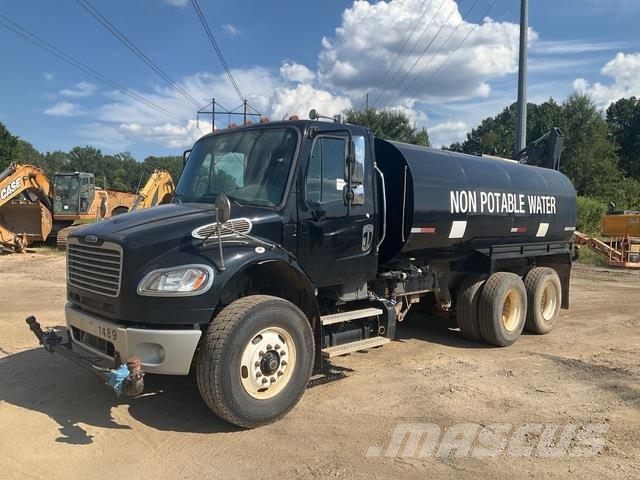 Freightliner M2 106 Caminhão-pipa