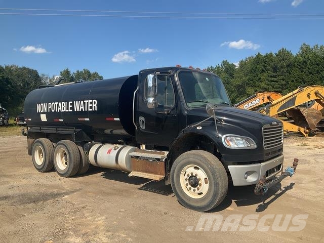 Freightliner M2 106 Caminhão-pipa