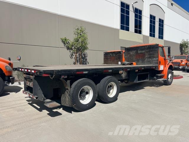 Freightliner M2 106 Pritschenwagen/Pritschenwagen mit Seitenklappe