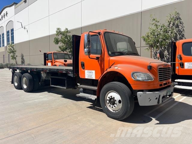Freightliner M2 106 Pritschenwagen/Pritschenwagen mit Seitenklappe
