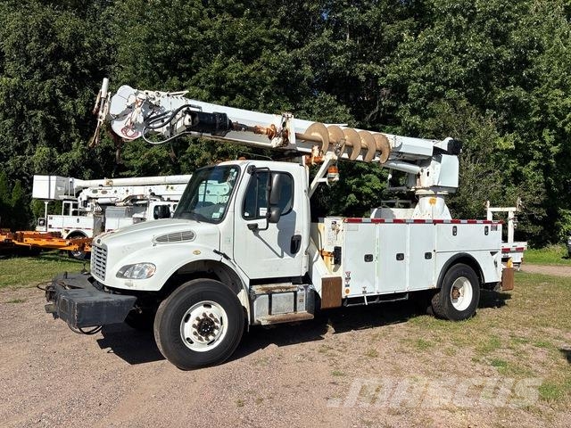 Freightliner M2 106 Mobil fúró teherautók