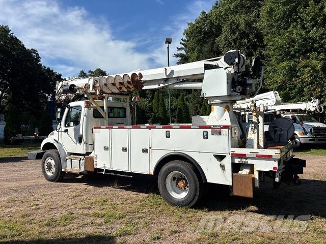 Freightliner M2 106 Mobil fúró teherautók