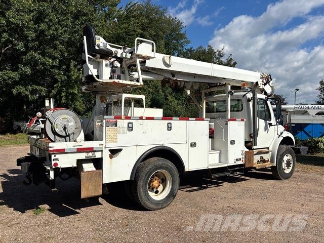 Freightliner M2 106 Mobil fúró teherautók