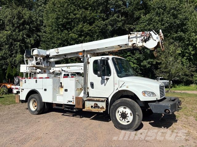 Freightliner M2 106 Mobil fúró teherautók