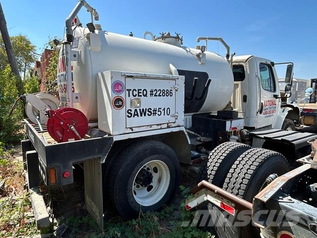 Freightliner M2 106 Camiones aspiradores/combi