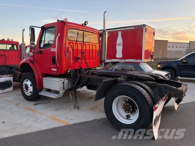 Freightliner M2 106 Vetopöytäautot