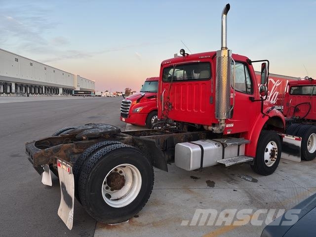 Freightliner M2 106 Vetopöytäautot
