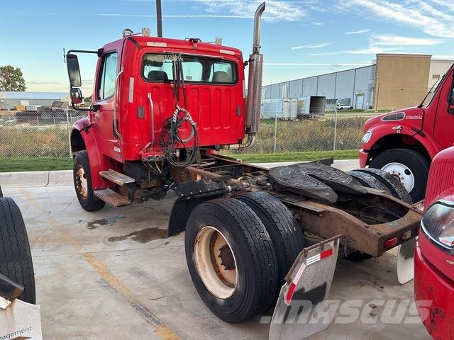 Freightliner M2 106 Sadulveokid