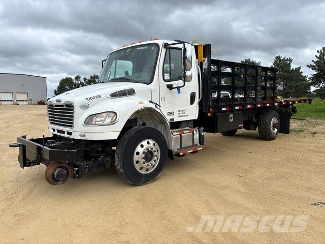 Freightliner M2 106 Грузовики-платформы/боковая разгрузка