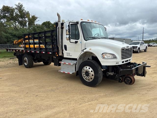 Freightliner M2 106 Грузовики-платформы/боковая разгрузка