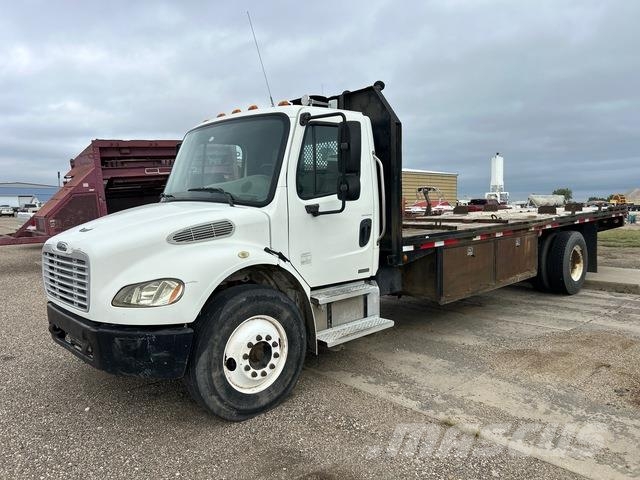 Freightliner M2 106 Pritschenwagen/Pritschenwagen mit Seitenklappe
