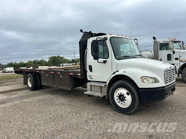 Freightliner M2 106 Pritschenwagen/Pritschenwagen mit Seitenklappe