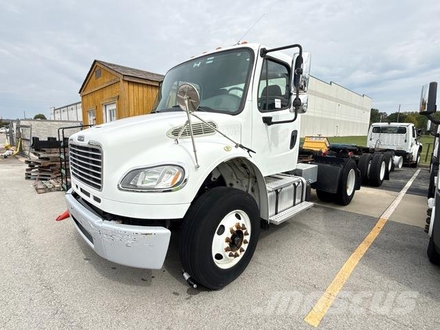 Freightliner M2 106 Vlačilci