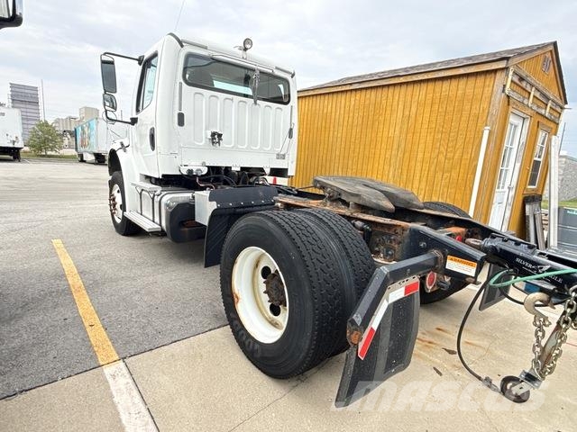 Freightliner M2 106 Vlačilci