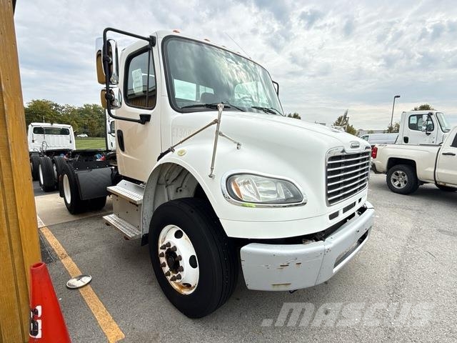 Freightliner M2 106 Vlačilci