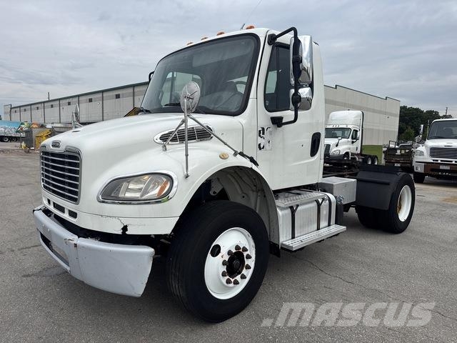 Freightliner M2 106 Vlačilci