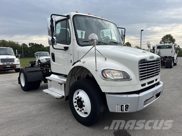 Freightliner M2 106 Vlačilci