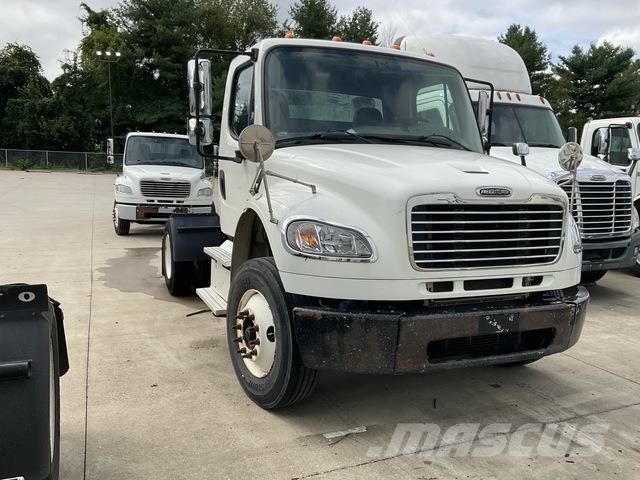 Freightliner M2 106 Vlačilci