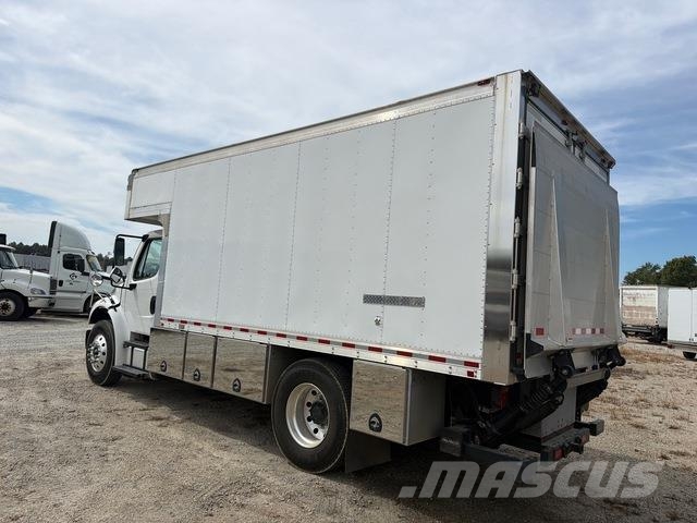 Freightliner M2 106 Samochody ciężarowe ze skrzynią zamkniętą