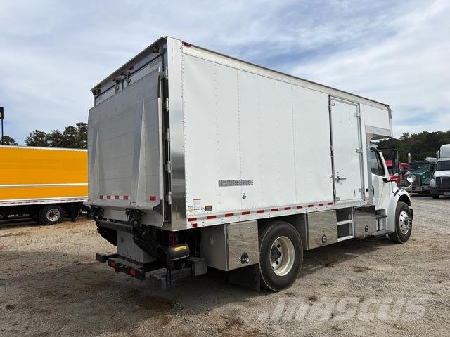 Freightliner M2 106 Samochody ciężarowe ze skrzynią zamkniętą