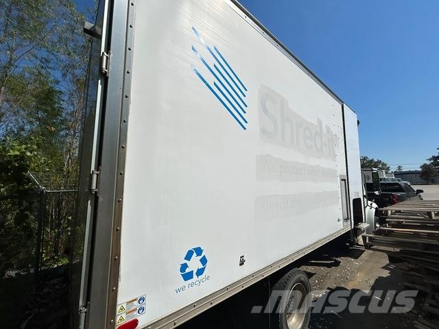 Freightliner M2 106 Komunalni tovornjaki