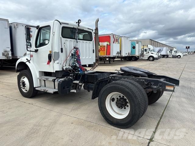Freightliner M2 106 Vlačilci