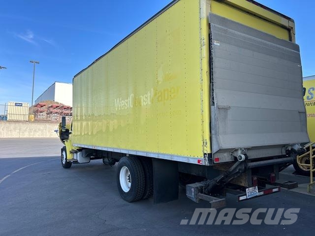 Freightliner M2 106 Kapali kasa kamyonlar