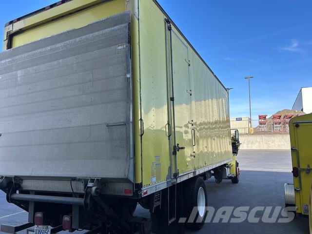 Freightliner M2 106 Kapali kasa kamyonlar