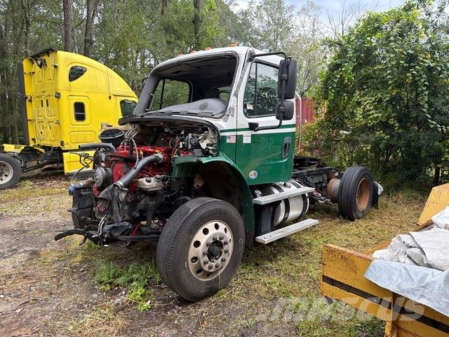 Freightliner M2 106 Vilcēji